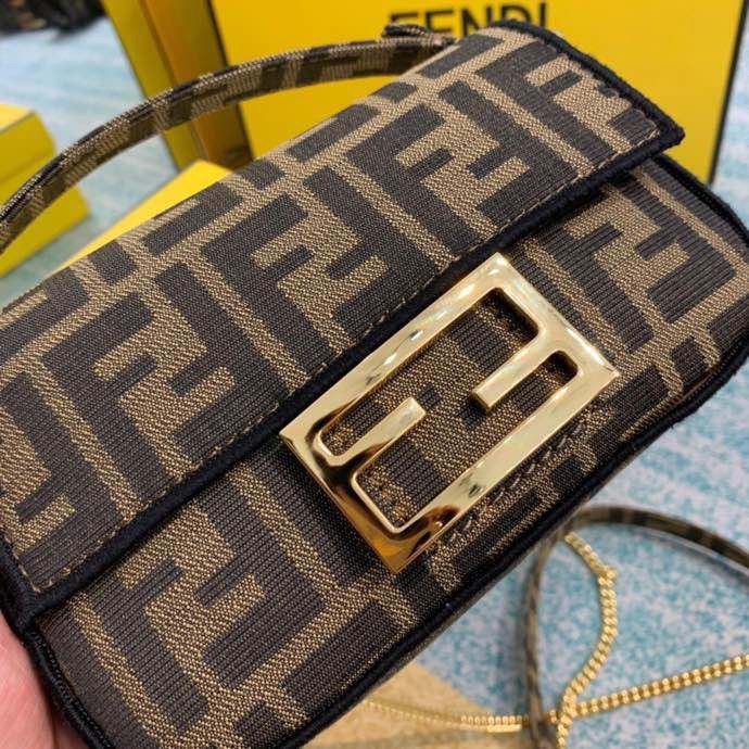Bolsa Fendi Baguette "Dark Brown"